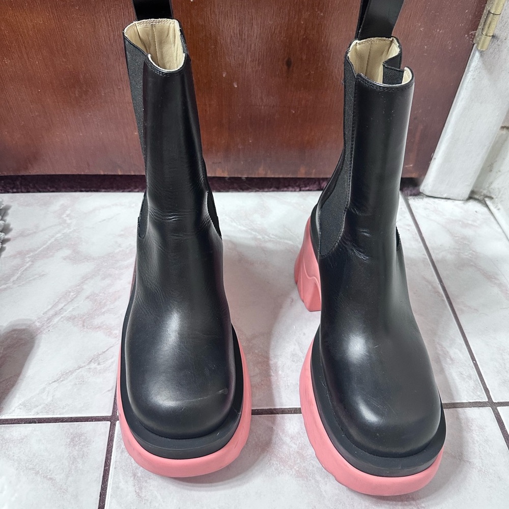 Bottega Veneta Black and Pink Heeled Boots